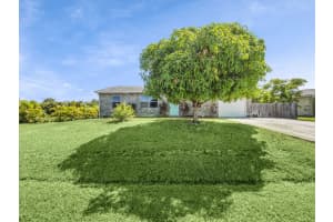 1757 SE Aires Ln, Port Saint Lucie, FL 34984 - MLS#F10519314