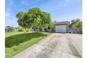1757 SE Aires Ln, Port Saint Lucie, FL 34984 - MLS#F10519314