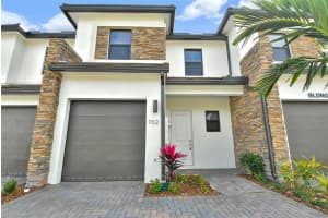 702 STELLAR COURT, Pompano Beach, FL 33069 - MLS#F10519331