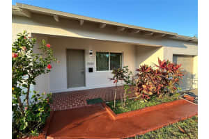 2520 Funston St, Hollywood, FL 33020 - MLS#F10519380