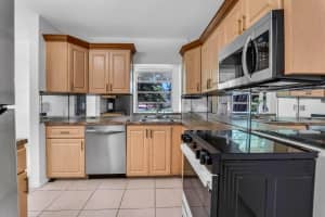 17 Willowbrook Ln 204, Delray Beach, FL 33446 Sold 12/17/25