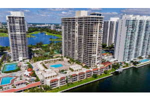 20191 E Country Club Dr 510, Aventura