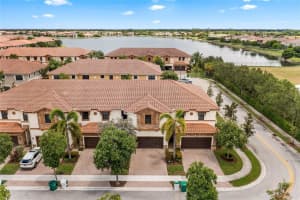 9573 Town Parc Cir S, Parkland