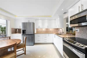 908 NE 27th Ave 908, Hallandale Beach, FL 33009 Sold 10/16/25