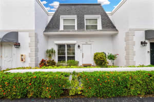 908 NE 27th Ave 908, Hallandale Beach, FL 33009 Sold 10/16/25