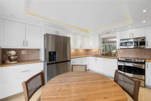 908 NE 27th Ave 908, Hallandale Beach, FL 33009 Sold 10/16/25