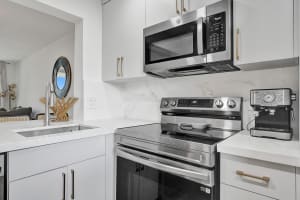 9420 Poinciana Pl 311, Davie, FL 33324 Sold 09/23/25