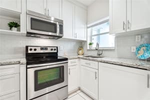 315 Van Buren St 105B, Hollywood, FL 33019 - MLS#F10519911