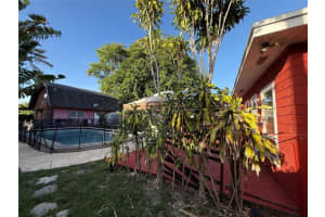2327 Polk St, Hollywood, FL 33020 - MLS#F10519931
