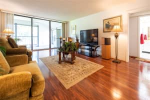 16325 Golf Club Rd 210, Weston, FL 33326 - MLS#F10519980