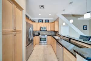 607 SW 5th Ave, Fort Lauderdale, FL 33315 - MLS#F10520032