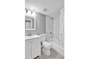 821 NW 103 TE 104, Pembroke Pines, FL 33026 - MLS#F10520055