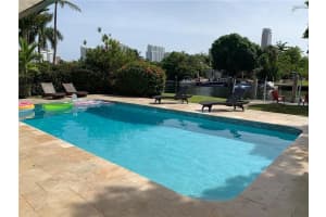631 Oleander Dr, Hallandale Beach, FL 33009 - MLS#F10520060