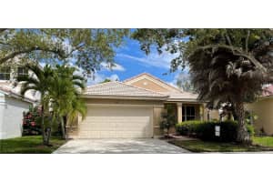 824 Savannah Falls Dr, Weston
