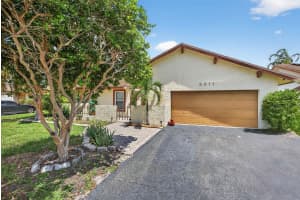 8611 NW 47TH ST, Lauderhill, FL 33351 - MLS#F10520157