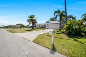 5790 NW Dublin Dr, Port St Lucie, FL 34986 - MLS#F10520174