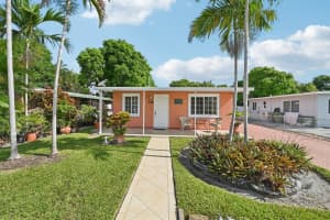 725 E 19th St, Hialeah, FL 33013 Sold 09/26/25