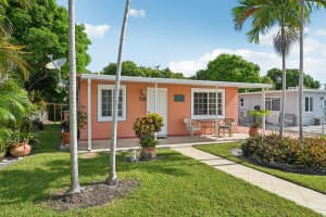 725 E 19th St, Hialeah, FL 33013 Sold 09/26/25