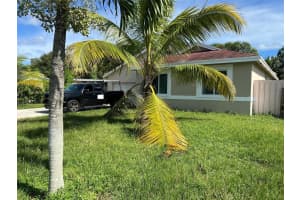 4490 Sw 19th St, West Park