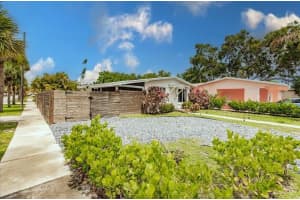 422 Phippen Waiters Rd, Dania Beach, FL 33004 - MLS#F10520521
