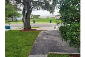 241 NE 35th St 2, Oakland Park, FL 33334 - MLS#F10520603