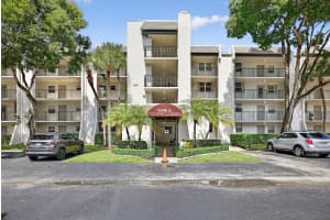 9440 Poinciana Pl 401, Davie, FL 33324 Sold 10/17/25
