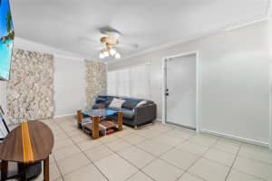 2481 NE 15th Ave, Pompano Beach, FL 33064 - MLS#F10520682