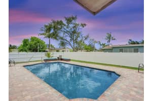 621 NW 97th Ter, Pembroke Pines, FL 33024 Sold 09/17/25