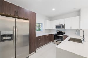 324 SW 14th Ct 324, Fort Lauderdale, FL 33315 - MLS#F10520775