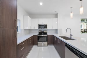 324 SW 14th Ct 324, Fort Lauderdale, FL 33315 - MLS#F10520775