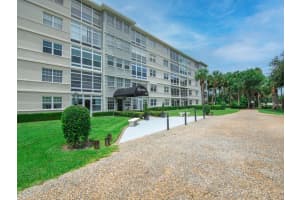 2333 Indian River Blvd 102, Vero Beach