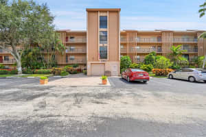 7210 Lake Circle Dr 401, Margate