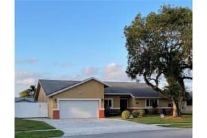 8581 SW 27th Pl, Davie, FL 33328 - MLS#F10520805