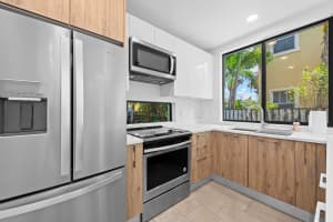 722 NE 15th Ave 2, Fort Lauderdale, FL 33304 - MLS#F10520810