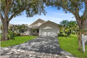 5333 Pine Cir, Coral Springs