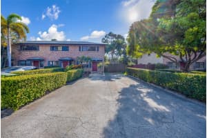 2124 NE 9th Ave 2124, Wilton Manors, FL 33305 - MLS#F10520880
