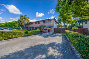 2124 NE 9th Ave 2124, Wilton Manors, FL 33305 - MLS#F10520880