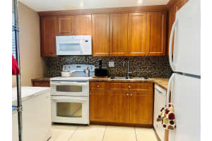 5985 Del Lago Circle, Sunrise, FL 33313 - MLS#F10520953