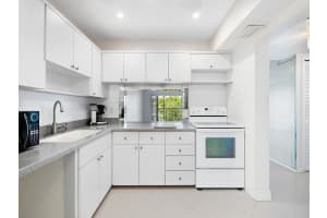 329 SE 3rd St 305P, Hallandale Beach, FL 33009 Sold 12/12/25