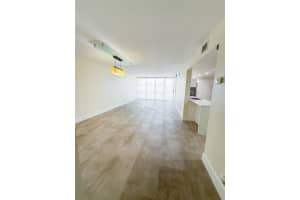 1000 Parkview Dr 319, Hallandale Beach, FL 33009 - MLS#F10520999