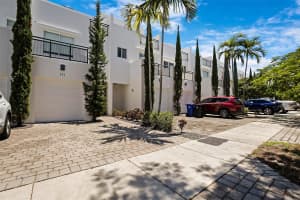 834 NE 19th Ave 834, Fort Lauderdale, FL 33304 Sold 11/21/25