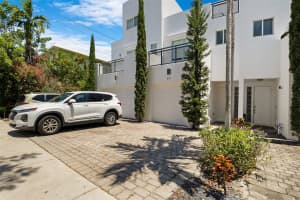 834 NE 19th Ave 834, Fort Lauderdale, FL 33304 Sold 11/21/25