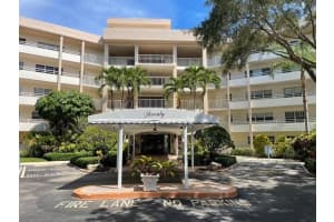 3800 Oaks Clubhouse Dr 202, Pompano Beach