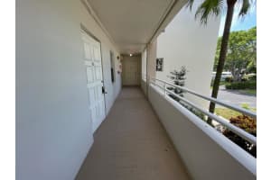 3800 Oaks Clubhouse Dr 202, Pompano Beach, FL 33069 - MLS#F10521045