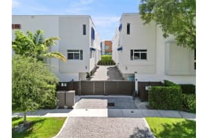 900 NE 4th St B3, Fort Lauderdale, FL 33301 - MLS#F10521069