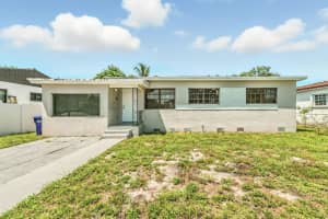 1985 NE 177th St, North Miami Beach, FL 33162 - MLS#F10521113