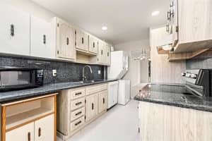 250 Jacaranda Dr 312, Plantation, FL 33324 - MLS#F10521117