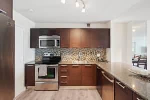 427 Golden Isles Dr 6D, Hallandale Beach, FL 33009 - MLS#F10521123