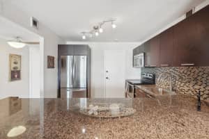 427 Golden Isles Dr 6D, Hallandale Beach, FL 33009 - MLS#F10521123