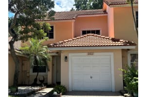 8402 NW 40th Ct, Sunrise, FL 33351 - MLS#F10521134